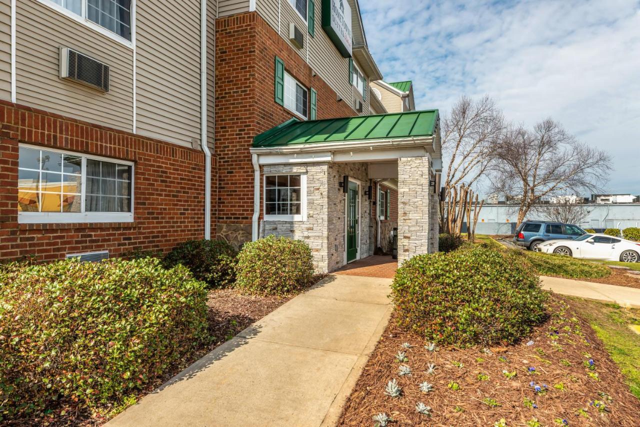Hometowne Studios & Suites By Red Roof Charlotte - Concord Extérieur photo