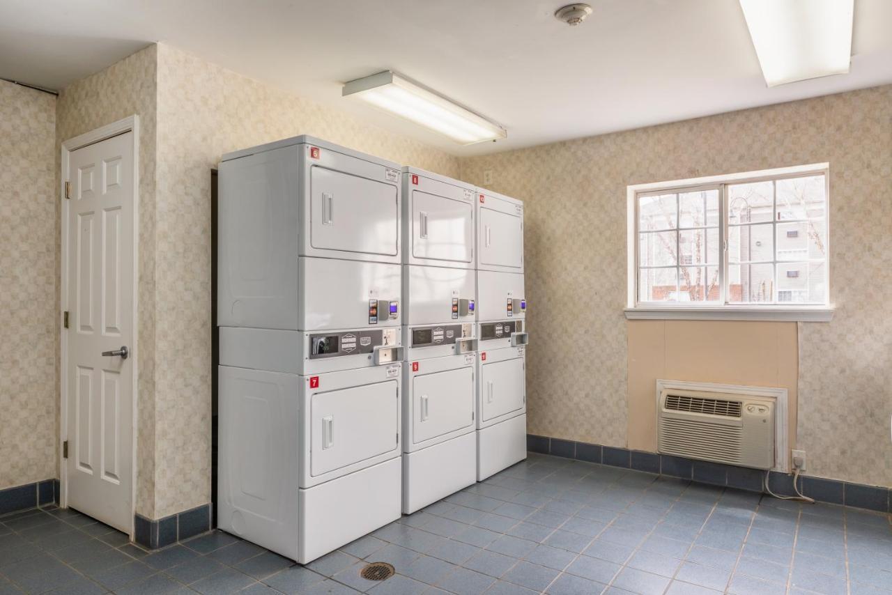 Hometowne Studios & Suites By Red Roof Charlotte - Concord Extérieur photo