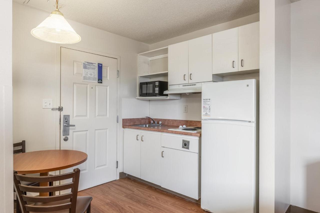 Hometowne Studios & Suites By Red Roof Charlotte - Concord Extérieur photo