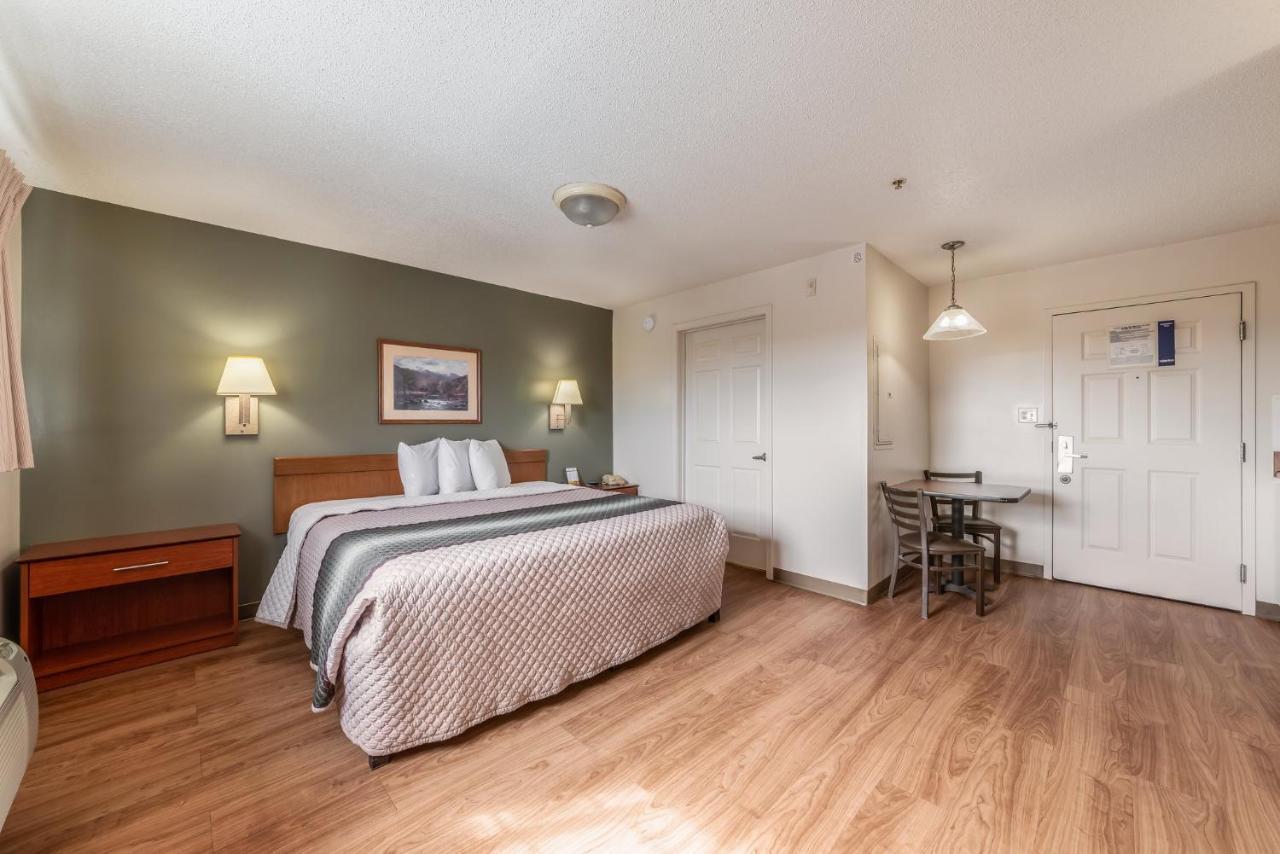 Hometowne Studios & Suites By Red Roof Charlotte - Concord Extérieur photo