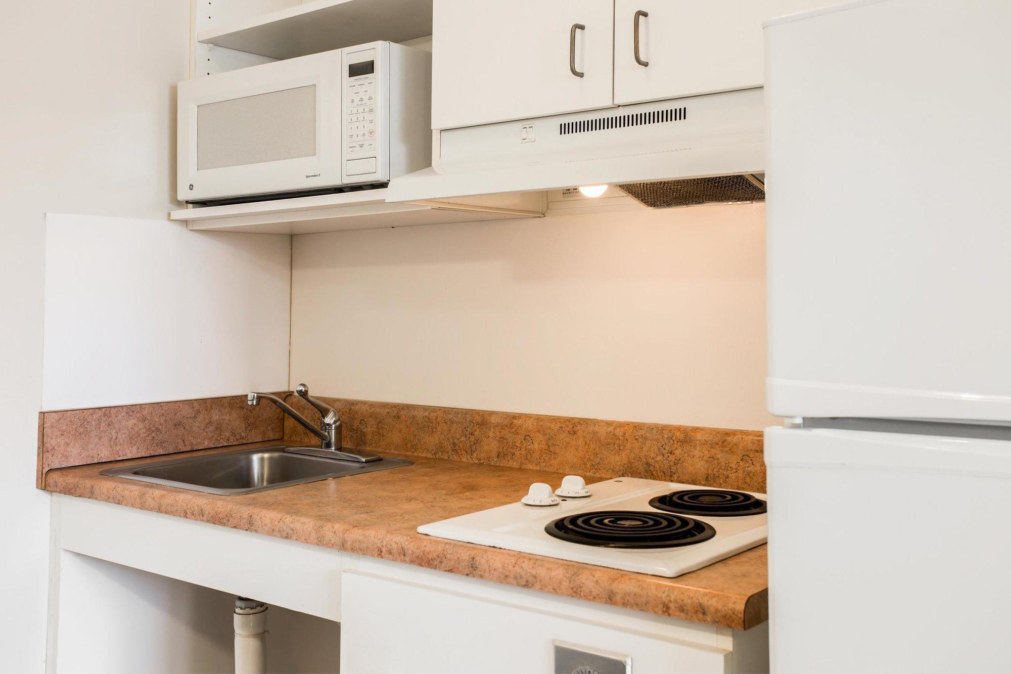 Hometowne Studios & Suites By Red Roof Charlotte - Concord Extérieur photo
