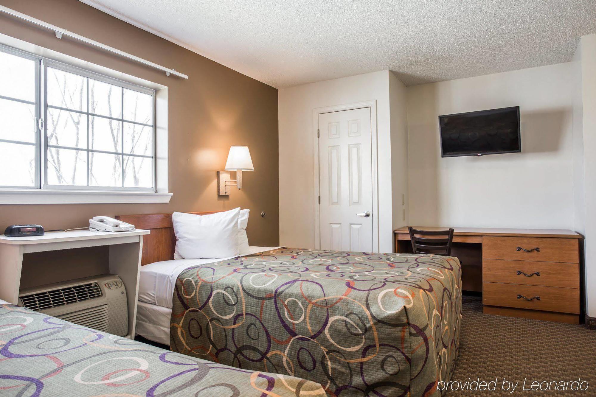 Hometowne Studios & Suites By Red Roof Charlotte - Concord Extérieur photo
