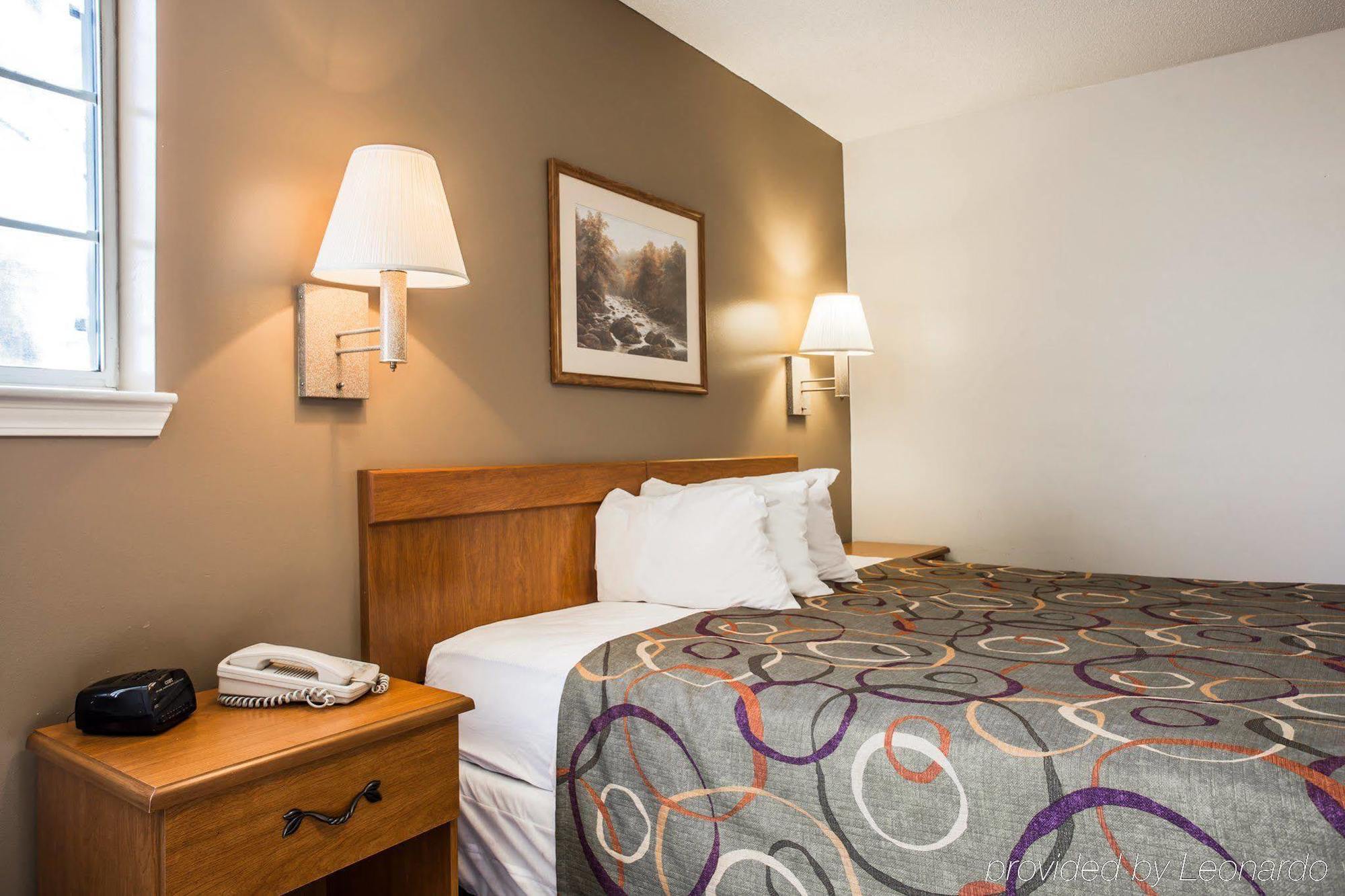 Hometowne Studios & Suites By Red Roof Charlotte - Concord Extérieur photo