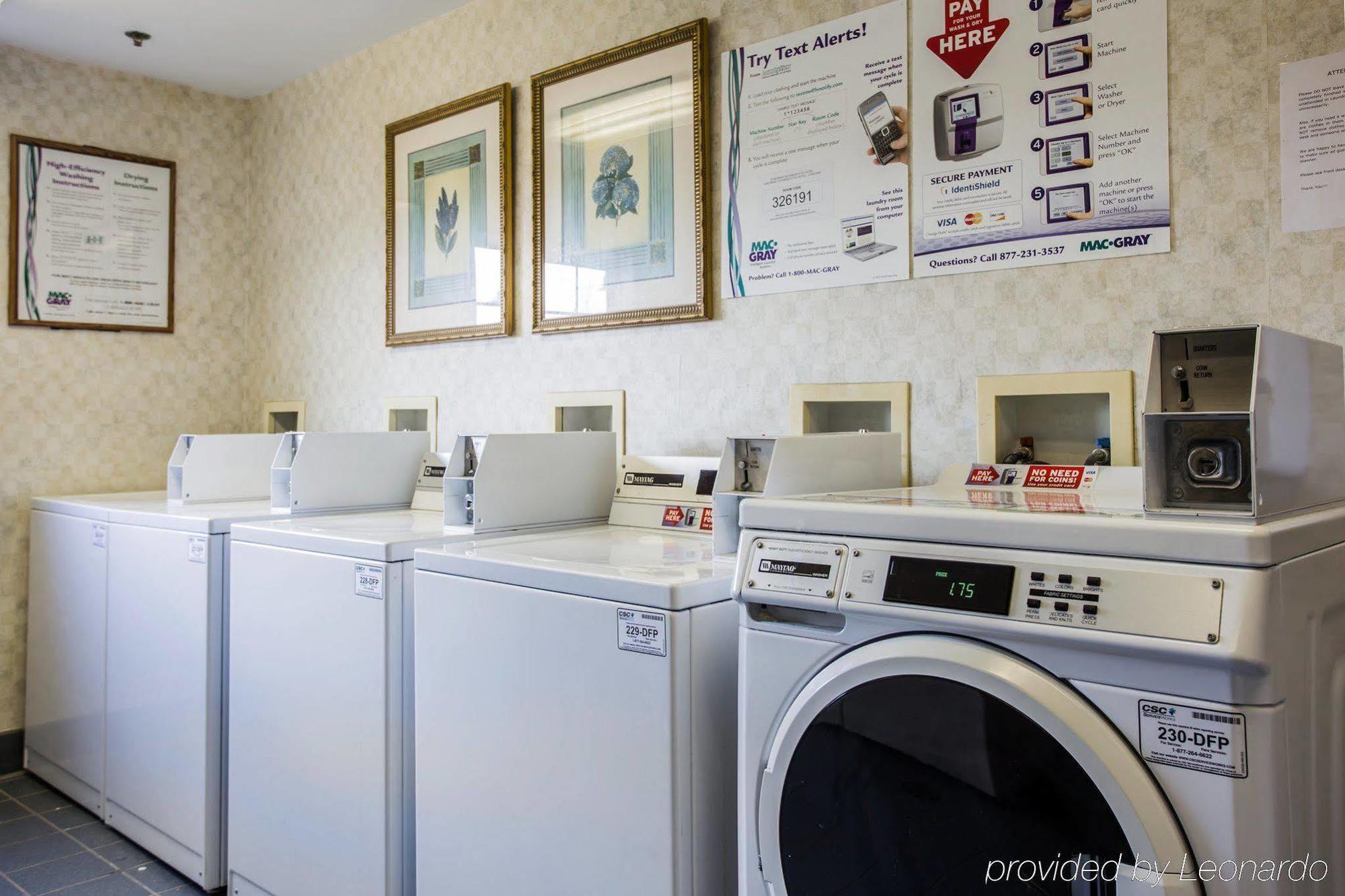 Hometowne Studios & Suites By Red Roof Charlotte - Concord Extérieur photo