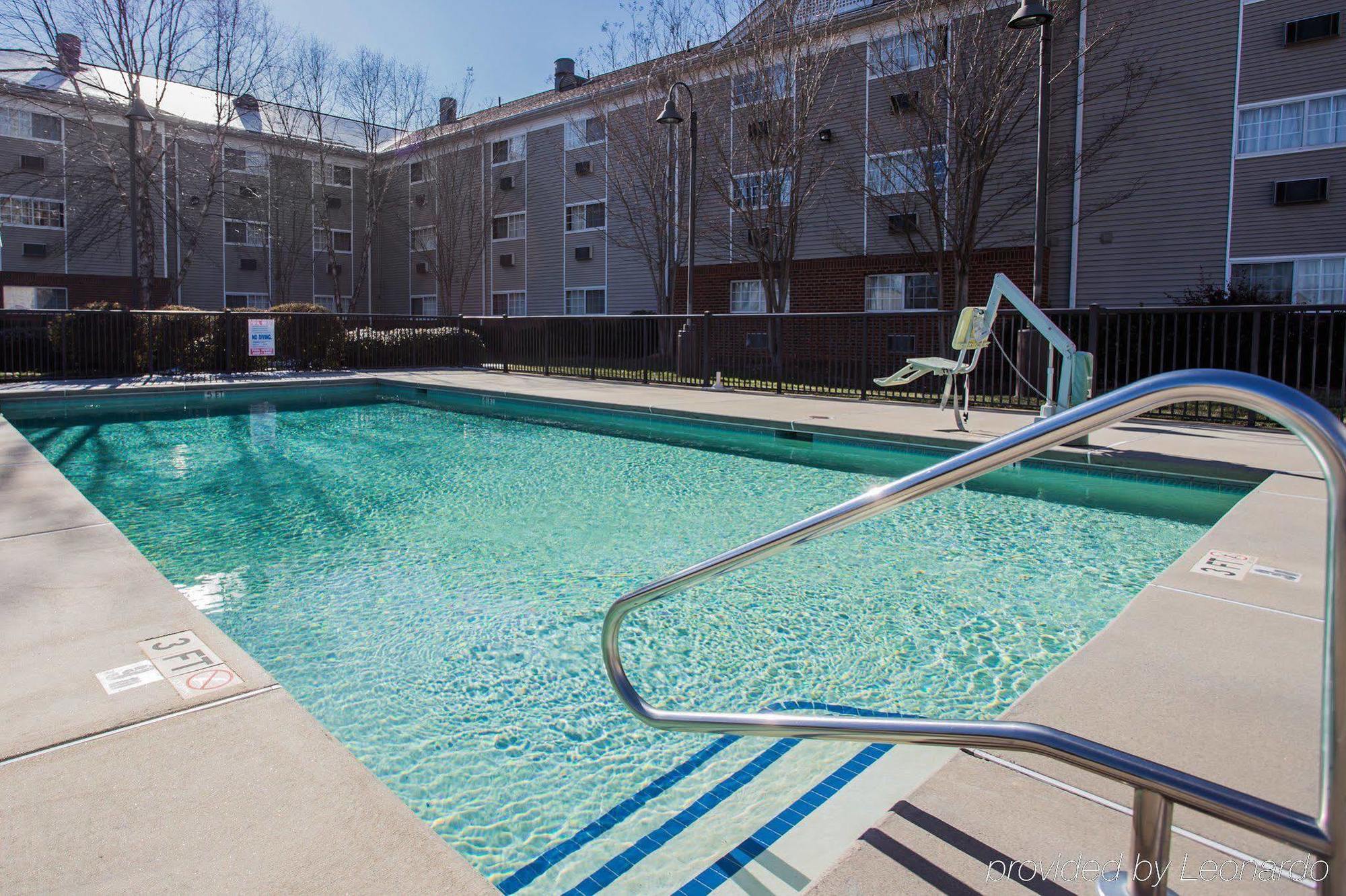 Hometowne Studios & Suites By Red Roof Charlotte - Concord Extérieur photo