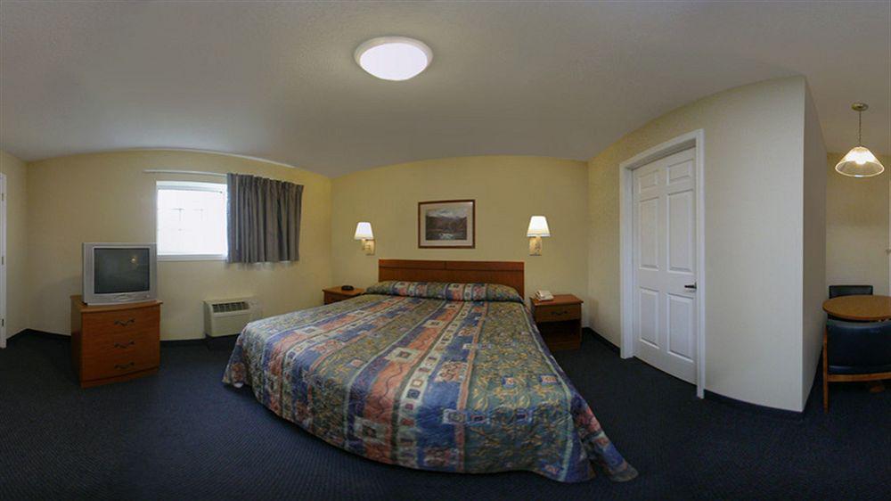 Hometowne Studios & Suites By Red Roof Charlotte - Concord Extérieur photo